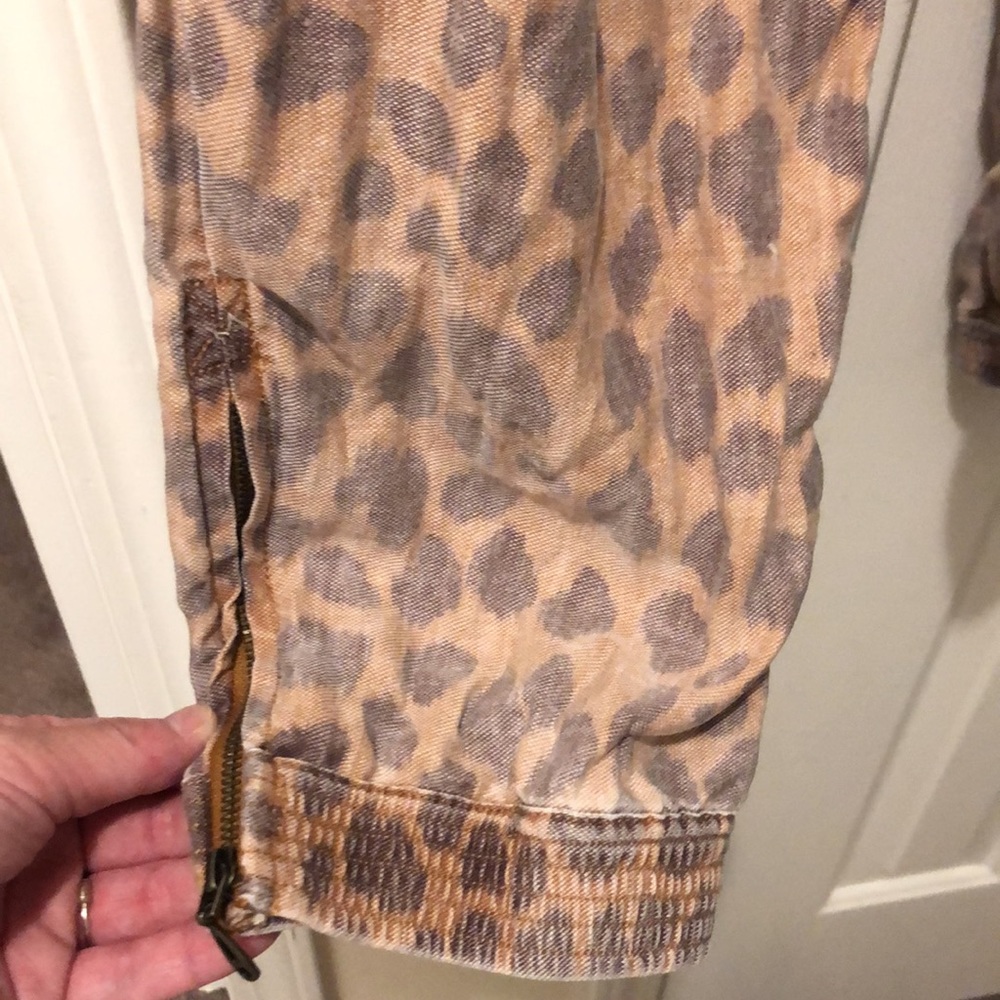 Excellent Condition Light Weight Anthropologie Pa… - image 4